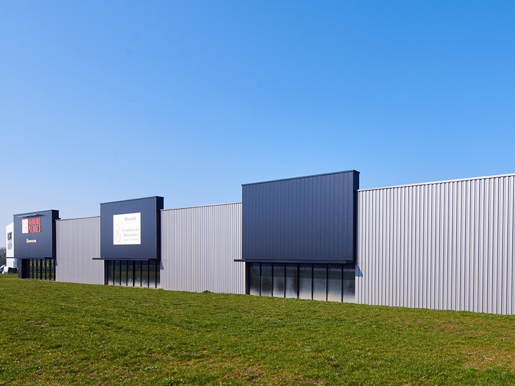 Construction de 2 cellules commerciales