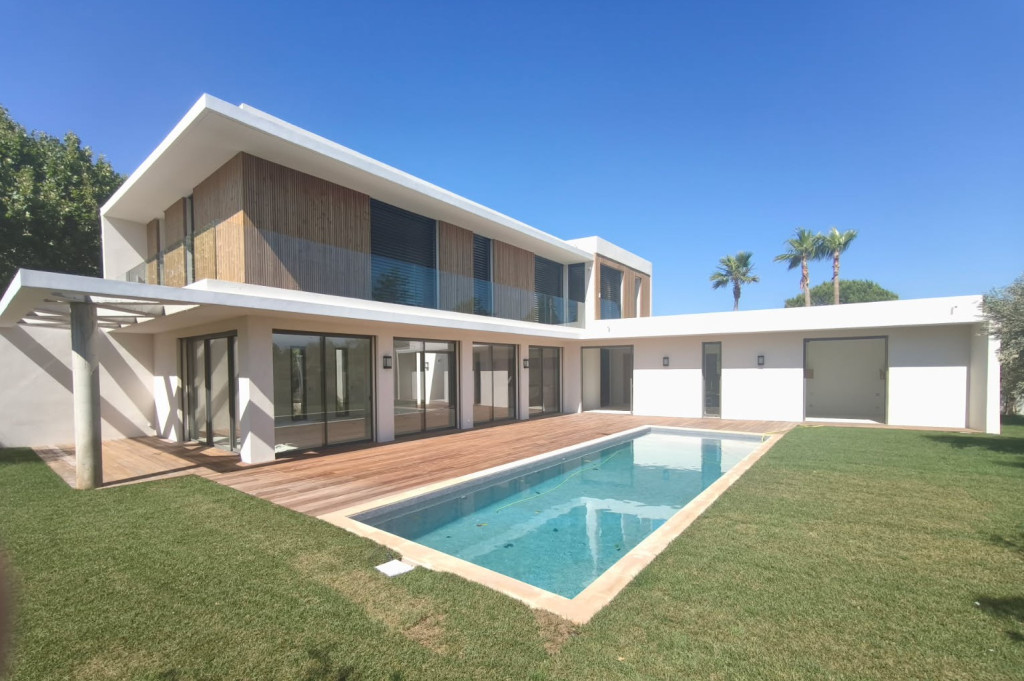 Construction d'une maison contemporaine d'habitation